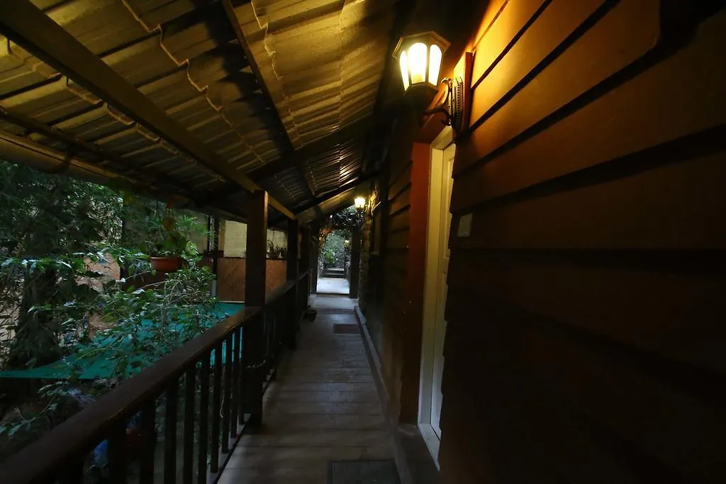 Greenspaces B&B Муннар 2*,